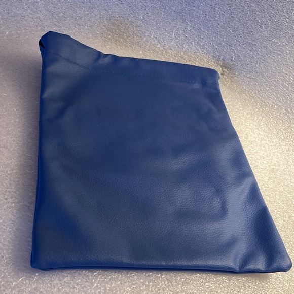 NWOT - Naväge Blue Faux Leather Black Drawstring Travel Bag - Picture 2 of 6